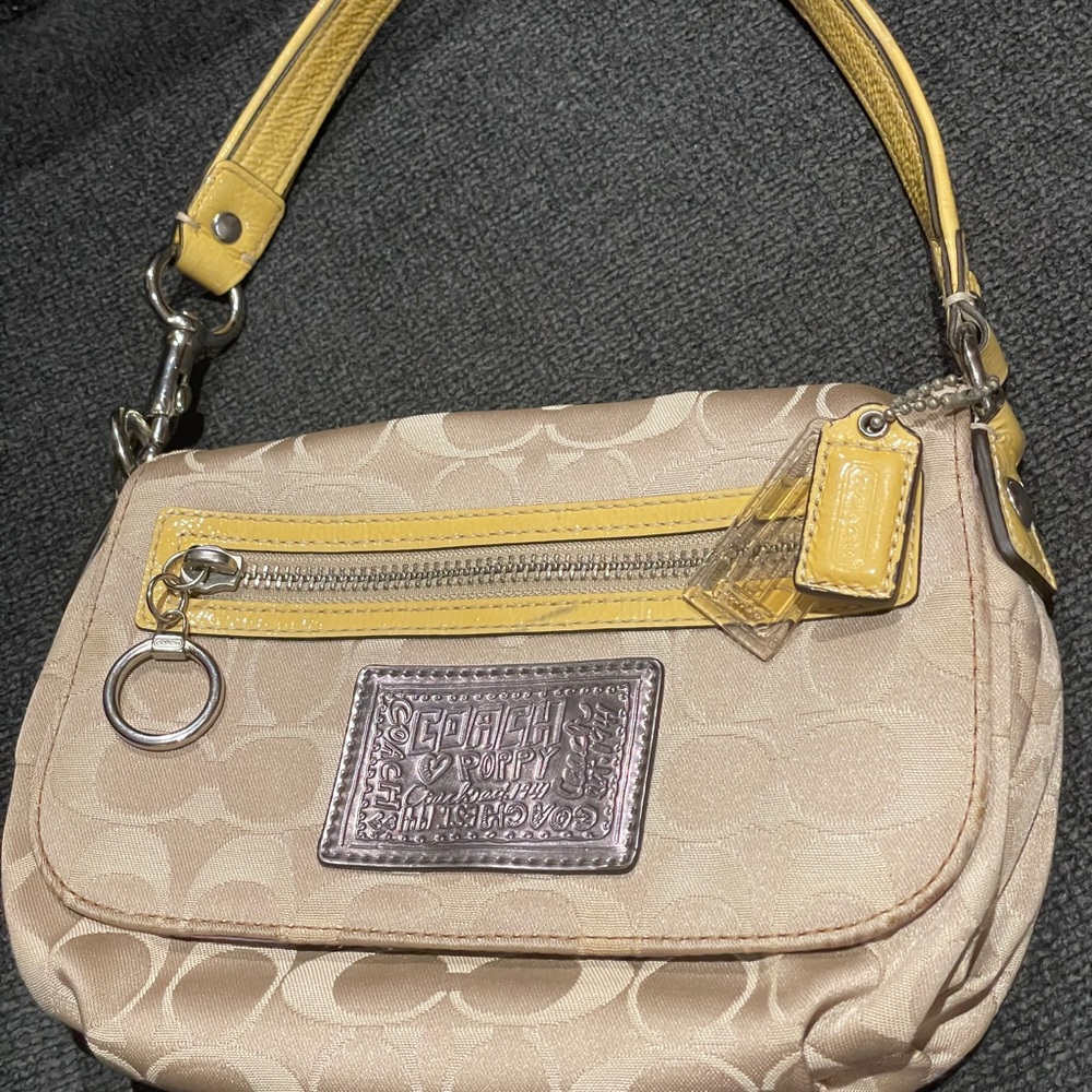 Coach Poppy shoulder bag beige